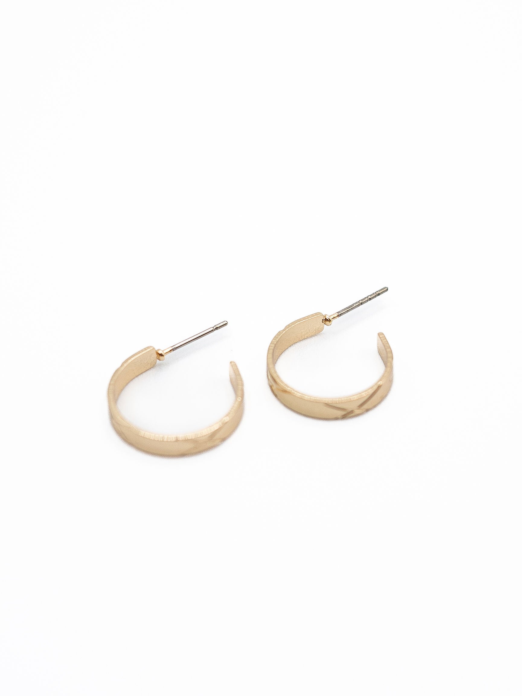 LA Small Flat Gloss w/ X Indent Hoop Earring