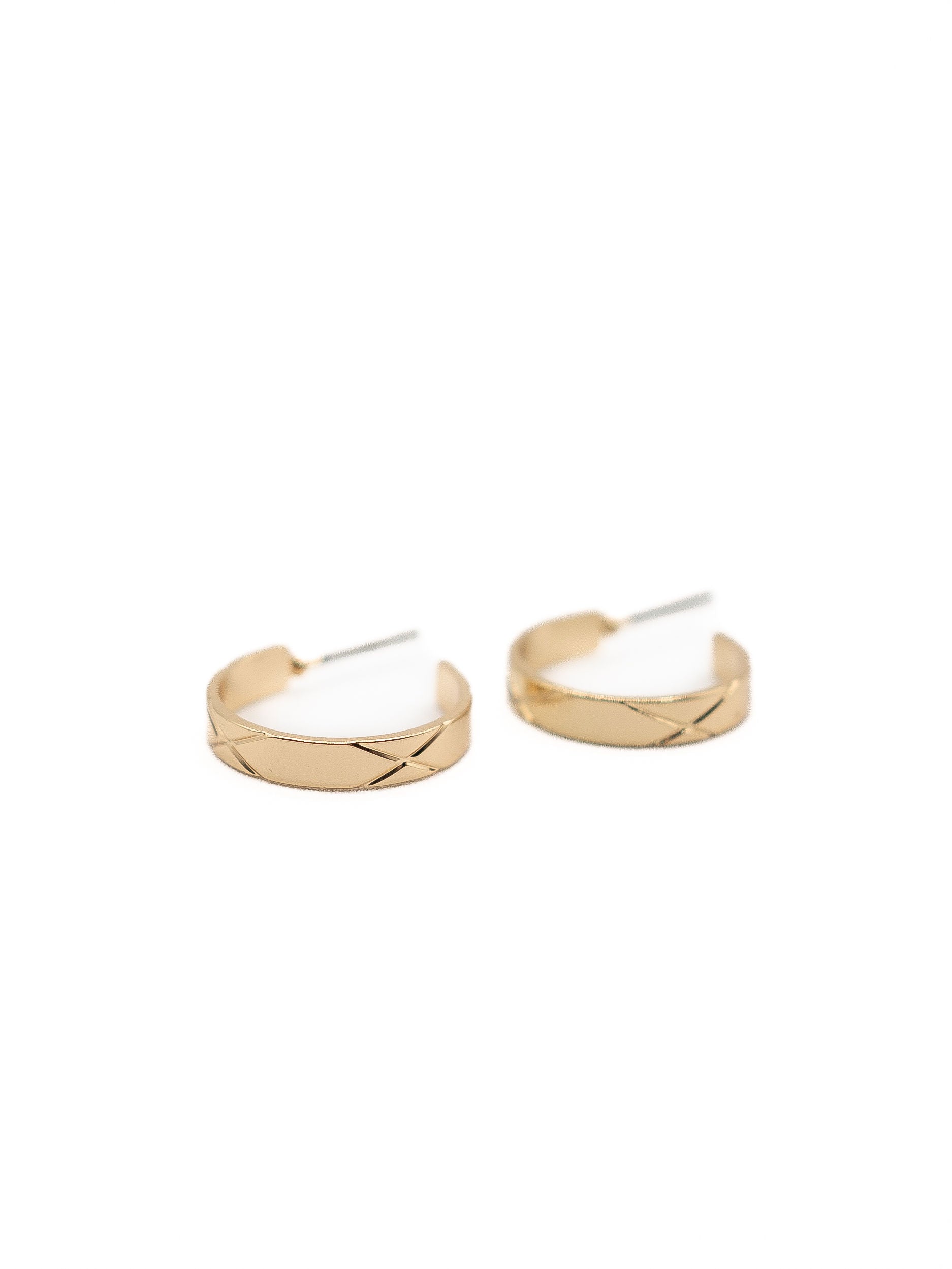 LA Small Flat Gloss w/ X Indent Hoop Earring