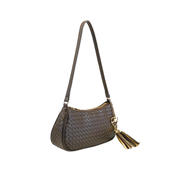 Woven Shoulder Bag w/Heart Tassel