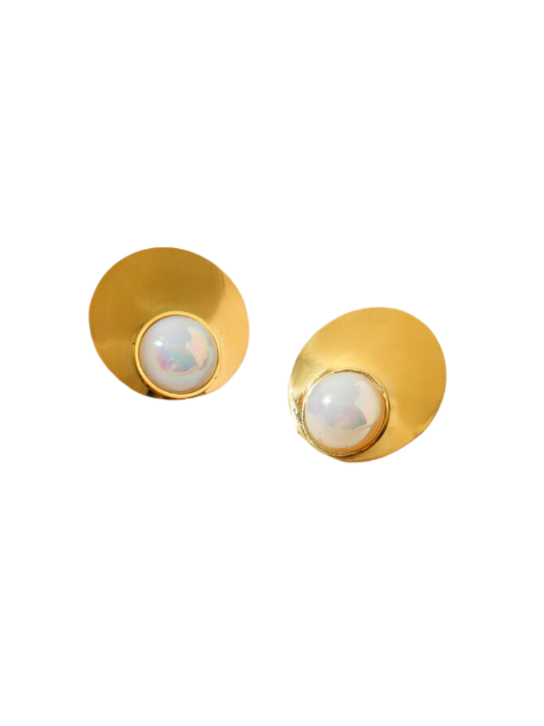 Gold Circle w/Large Pearl Stud Earrings